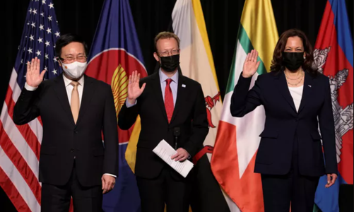 Phó Tổng thống Kamala Harris: 