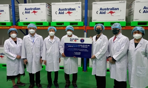 Việt Nam tiếp nhận 403.000 liều vaccine từ Chính phủ Australia