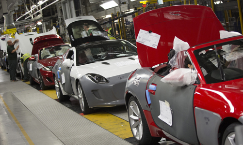 Sản lượng ôtô của Anh chạm đáy 6 thập kỷ vì thiếu chip và lao động