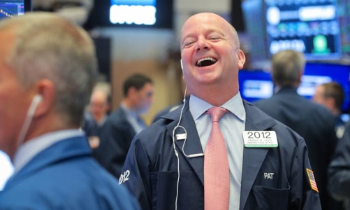 Chủ tịch Fed nói không vội nâng lãi suất, chứng khoán Mỹ bùng nổ