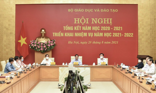 Thủ tướng: Cần tính toán để sớm tiêm vaccine phòng Covid-19 cho học sinh