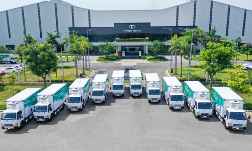 THACO tài trợ 30 xe cứu thương, 25 xe tiêm chủng và 500.000 bộ kit test cho TP.HCM