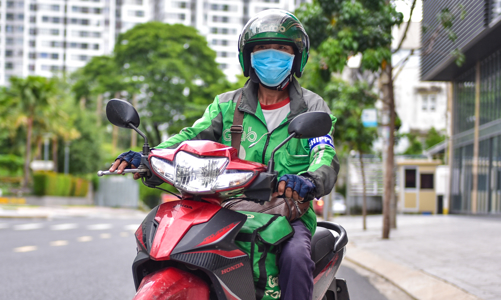 Shipper xét nghiệm âm tính được hoạt động ở các quận “vùng đỏ” tại TP.HCM