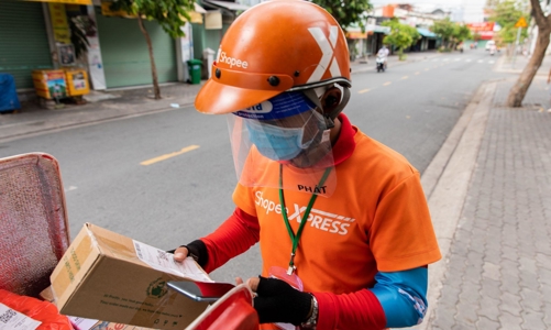 Shopee nỗ lực giao hàng trong mọi tình huống giãn cách tại Tp.HCM và nhiều tỉnh thành