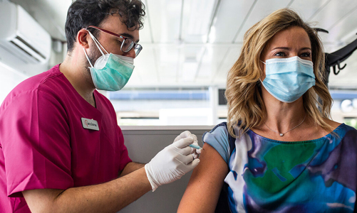 Nghiên cứu của Israel: Tiêm mũi thứ ba vaccine Pfizer giúp tăng bảo vệ khỏi biến chủng Delta