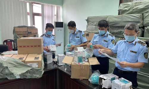 Thu giữ hơn 20.000 khẩu trang nhái hiệu 3M tại Hà Nội
