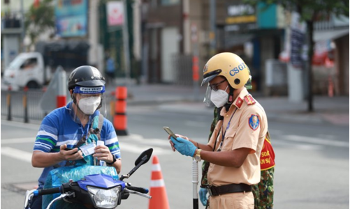 TP.HCM: Chưa quy định người tiêm 2 mũi vaccine Covid-19 được ra đường sau 15/9