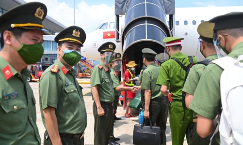 Gần 1.000 cán bộ, chiến sĩ Công an Nhân dân hỗ trợ các tỉnh phía Nam chống dịch