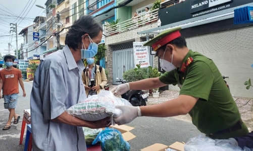 Thủ tướng yêu cầu kiểm tra kiến nghị về việc 90% một khu vực ở TPHCM chưa nhận được hỗ trợ