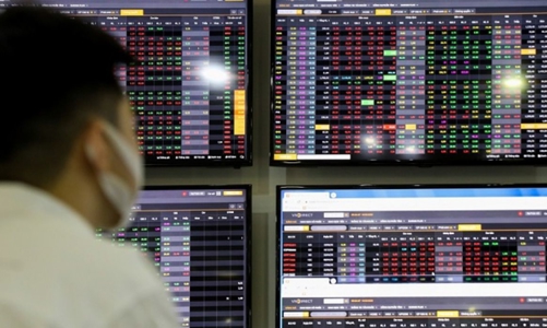 “Xuống tiền” nhóm nào khi cổ phiếu vừa và nhỏ sắp “hết vị”?