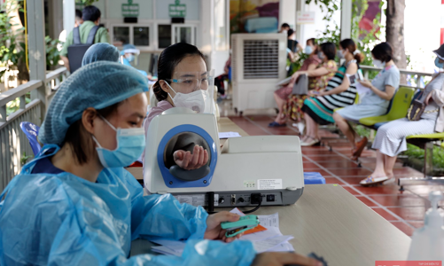 Hàng trăm thai phụ Hà Nội đã được tiêm vaccine Pfizer sáng nay