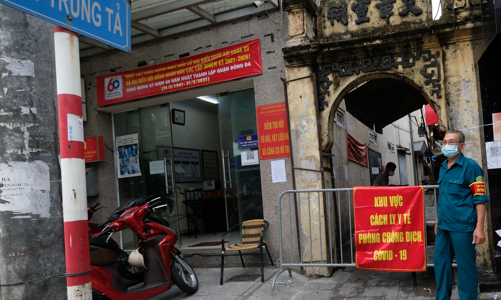 Hà Nội phong tỏa và lấy mẫu xét nghiệm cho 1.300 nhân khẩu phường Thổ Quan