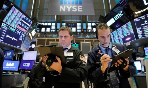 Chứng khoán Mỹ bật tăng mạnh, giá dầu lên đỉnh 1 tháng rưỡi