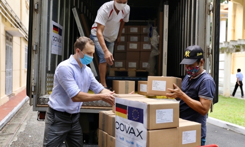 852.480 liều vaccine AstraZeneca do Đức hỗ trợ đã về Việt Nam
