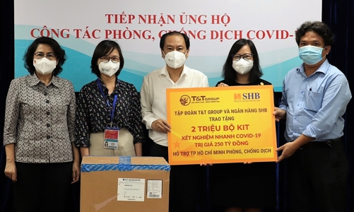 T&T Group và SHB trao tặng Tp.HCM 2 triệu bộ kit xét nghiệm nhanh Covid-19