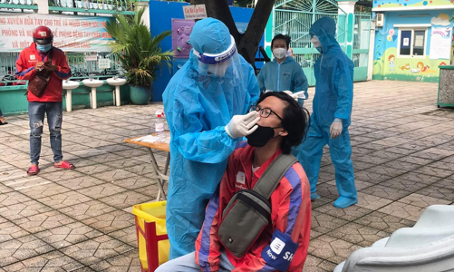 Tự xét nghiệm Covid-19 cho shipper, phía doanh nghiệp tự thấy 