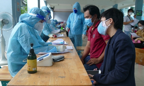 Thủ tướng quán triệt không thu phí, trục lợi trong tiêm vaccine Covid-19