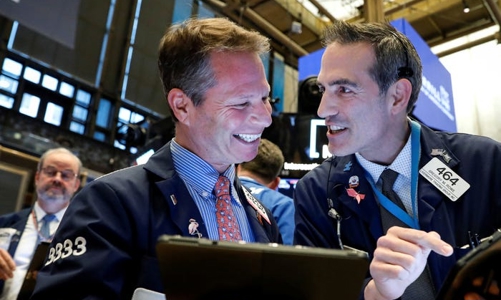 Chứng khoán Mỹ tăng vọt phiên thứ hai liên tiếp, giá dầu đạt đỉnh 2 tháng