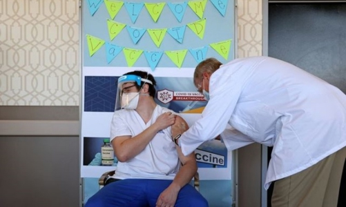 Bệnh viện New York sa thải nhân viên không tiêm vaccine Covid-19