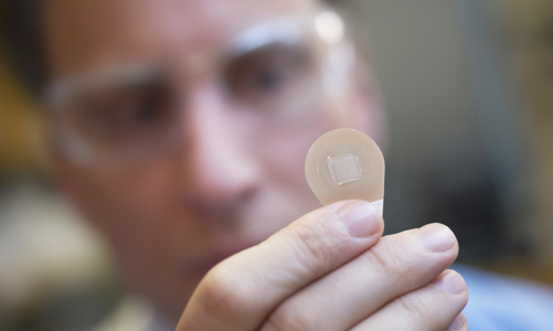 Miếng dán vaccine Covid-19 hứa hẹn thay thế phương pháp tiêm thông thường