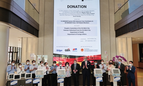 TP.HCM tiếp nhận trang thiết bị y tế trị giá 350.000 USD