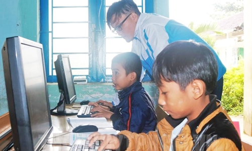 Bộ Tài chính đề xuất gói vay 3.500 tỷ hỗ trợ học sinh, sinh viên mua máy tính học trực tuyến