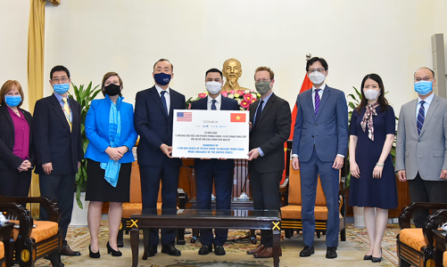 Tiếp nhận tượng trưng 1,5 triệu liều vaccine Pfizer do Mỹ tài trợ