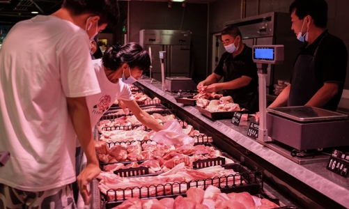 Trung Quốc thừa thịt lợn, giá thấp nhất từ đầu năm