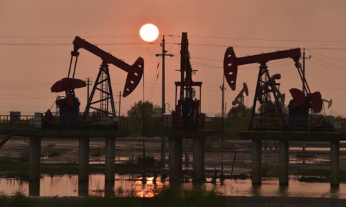 Vì sao giá dầu tăng chóng mặt?