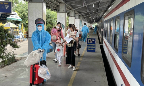 Chuyến tàu nghĩa tình đưa 2.800 người dân Quảng Bình từ phía Nam về quê