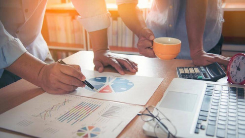 Tăng trưởng lợi nhuận quý 3: Bank và thép bứt tốc, bán lẻ và dầu khí sụt giảm