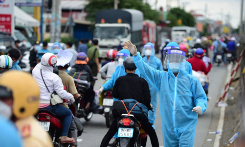 Thủ tướng yêu cầu các tỉnh thành lập danh sách đưa người dân về quê