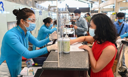 Hà Nội có thể đặt biển theo dõi y tế trước nhà người về từ TP.HCM