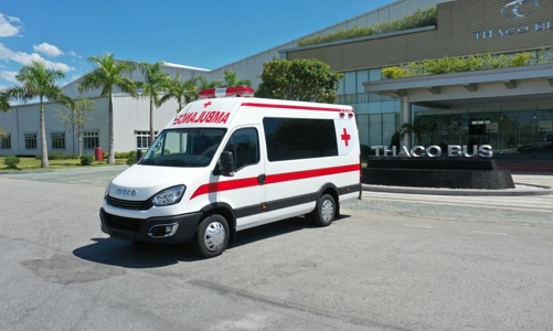 THACO  trao tặng Hà Nội 300.000 Kit test nhanh kháng nguyên và 30 xe cứu thương