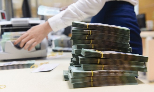 Ngăn ngân hàng bán nợ xấu trả chậm