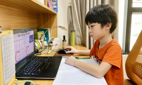 Hà Nội: 4.506 học sinh được nhận thiết bị học trực tuyến, trị giá trên 15 tỷ đồng