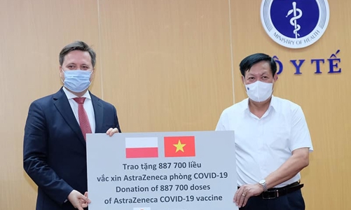 Tiếp nhận gần 2 triệu liều vaccine AstraZeneca do Ba Lan và Hàn Quốc tài trợ