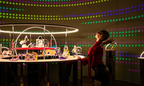 Thế giới kỹ thuật số Xuân – Hè 2022 của Christian Louboutin