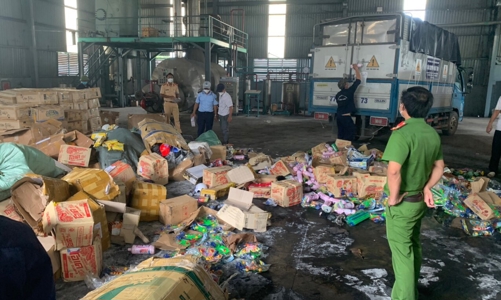 Tiêu hủy hàng chục nghìn sản phẩm nhập lậu không rõ nguồn gốc