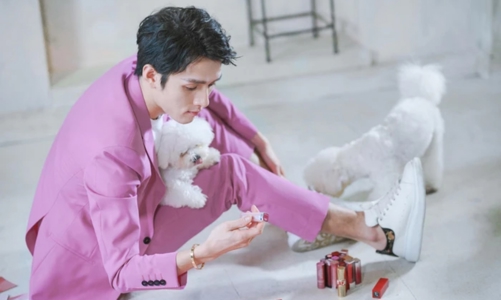 Bí quyết thành công của “ông hoàng son môi” Trung Quốc