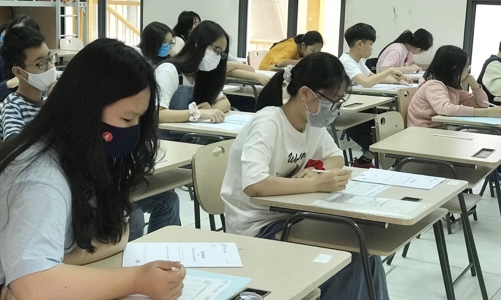 TP.HCM lên phương án cho học sinh tiêm đủ 2 liều vaccine được đi học trực tiếp