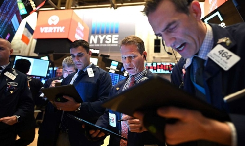 Chứng khoán Mỹ lại lập kỷ lục mới, giá dầu tăng dù Trung Quốc xả dự trữ