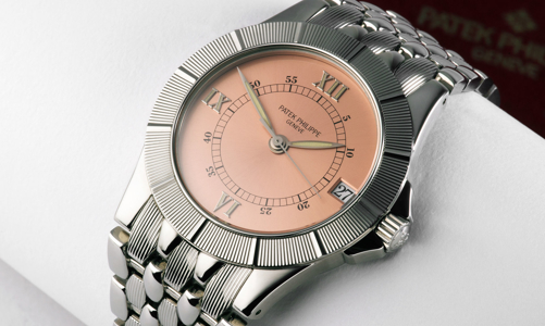Những chiếc đồng hồ màu cá hồi đã “hot” trở lại