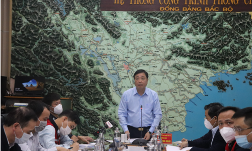 Mưa cực lớn sẽ kéo dài cả tuần, các tỉnh miền Trung khẩn sẵn sàng sơ tán dân tránh lũ