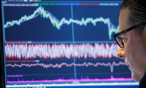 S&P 500 hồi điểm sau hai phiên bán tháo, giá dầu tăng nhẹ, Bitcoin chững giá