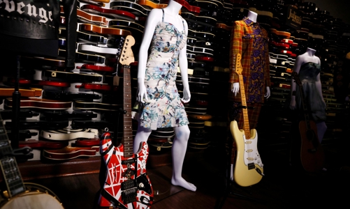 Khoảng 1.000 kỷ vật của các nghệ sỹ Rock 'N' Roll nổi tiếng được đấu giá cuối tuần này