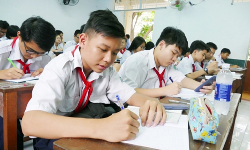 Nhiều địa phương trên cả nước cho học sinh đi học trở lại từ 22/11