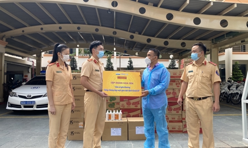 Hoa Sen Home đồng hành cùng chương trình tôn vinh những chiến sĩ tuyến đầu chống dịch