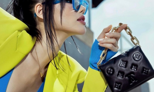 Mẫu túi siêu nhỏ Coussin Beltbag có gì hấp dẫn?