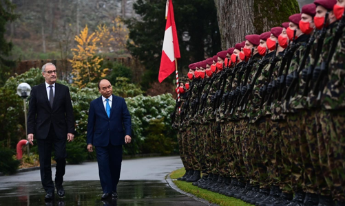 Tổng thống Thụy Sĩ chủ trì lễ đón chính thức Chủ tịch nước Nguyễn Xuân Phúc